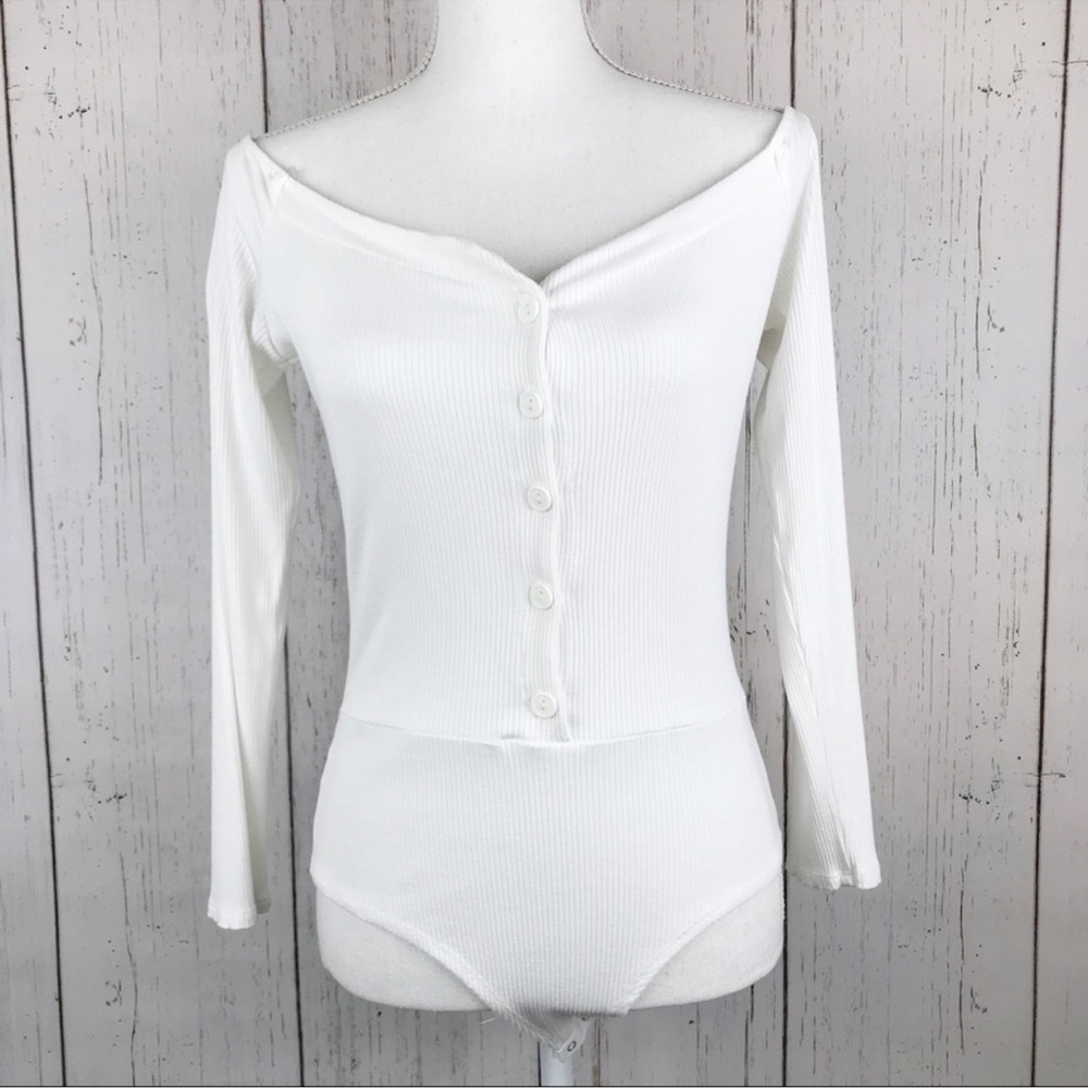 Fashion Nova // White Off The Shoulder Bodysuit